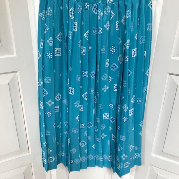 Leslie Fay Vintage Blue Bandana Print Pleated Skirt - Picture 13 of 15